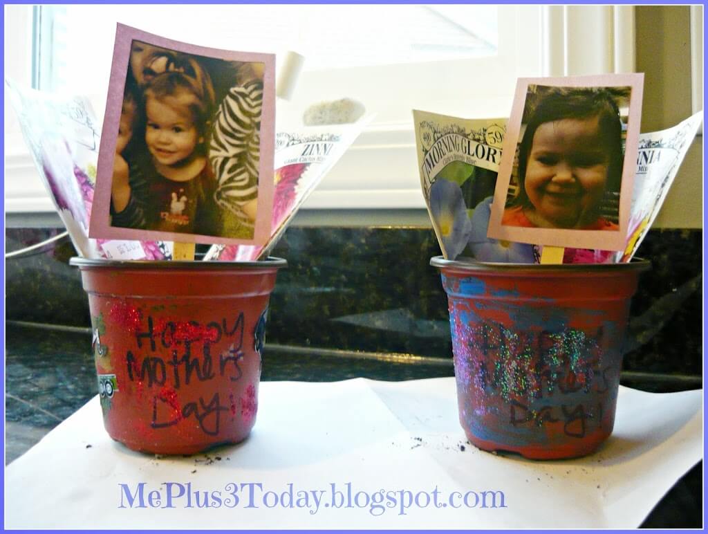Mother's Day gifts that daycare can help toddlers make for their mom's! I loved them! MePlus3Today.blogspot.com